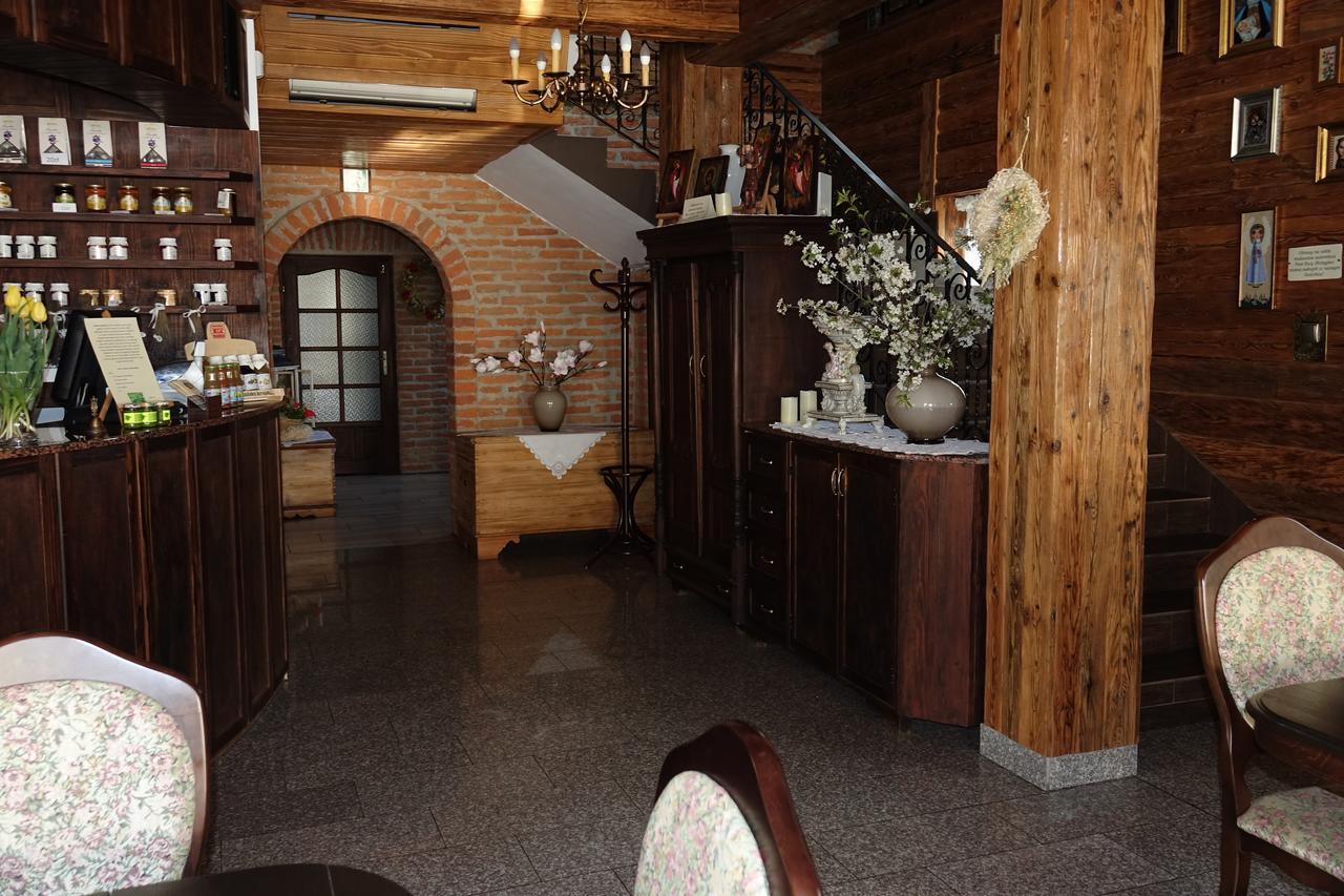 Gosciniec Dworski W Ropie - Pokoje Goscinne Ropa Exterior foto