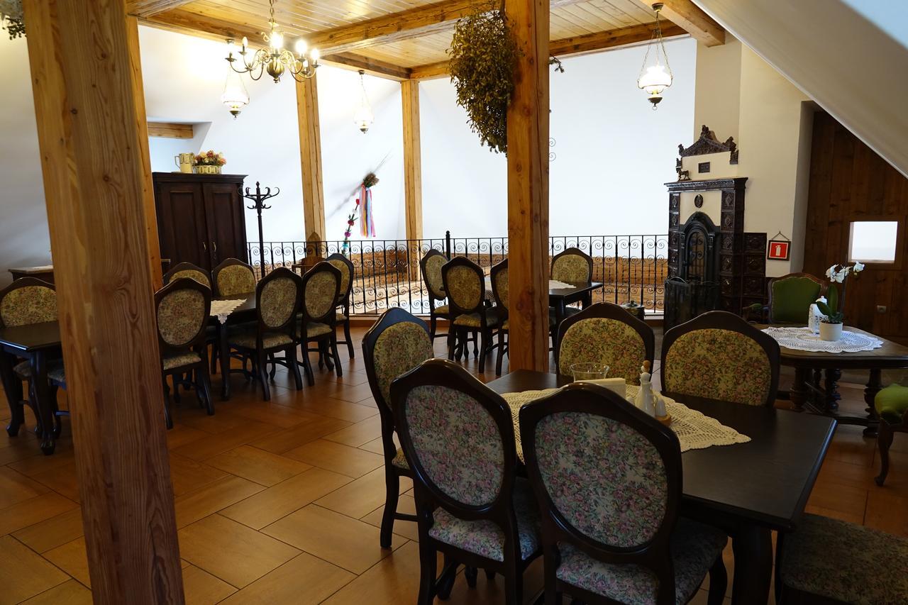 Gosciniec Dworski W Ropie - Pokoje Goscinne Ropa Exterior foto