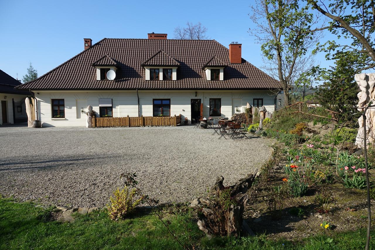 Gosciniec Dworski W Ropie - Pokoje Goscinne Ropa Exterior foto