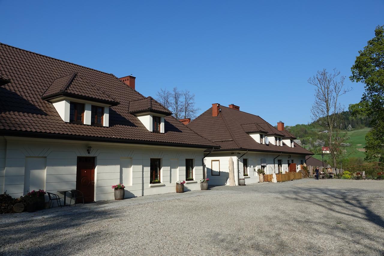 Gosciniec Dworski W Ropie - Pokoje Goscinne Ropa Exterior foto