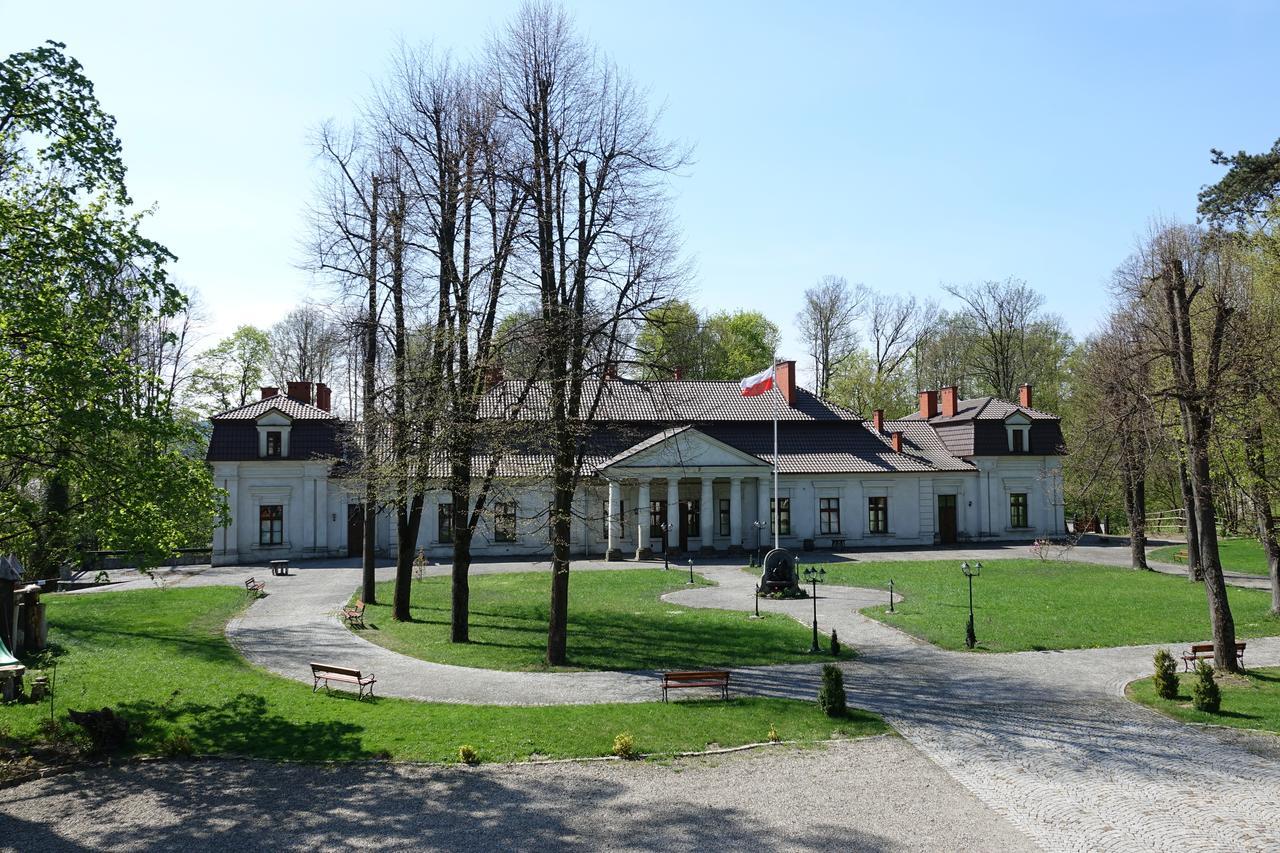 Gosciniec Dworski W Ropie - Pokoje Goscinne Ropa Exterior foto