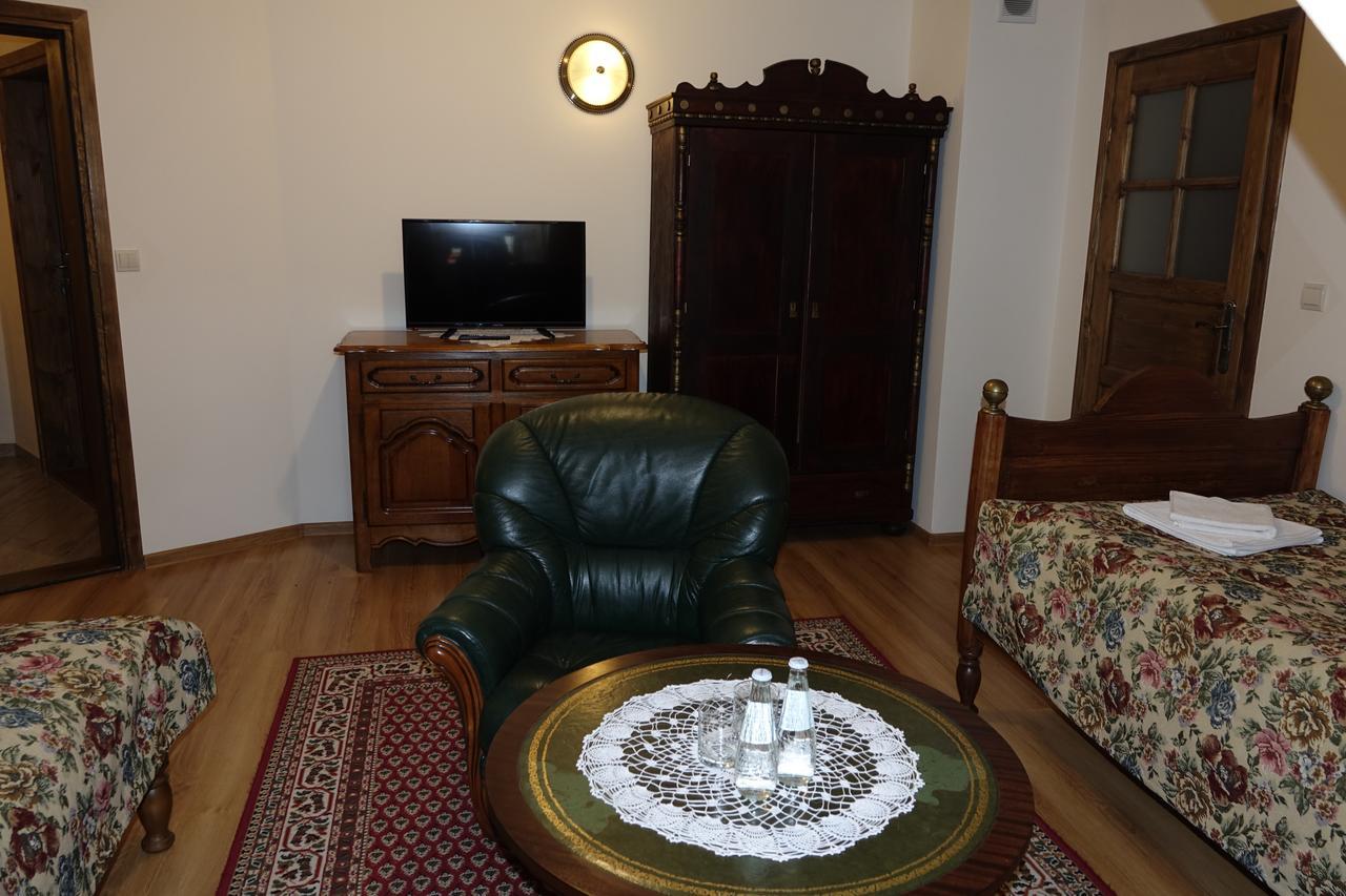 Gosciniec Dworski W Ropie - Pokoje Goscinne Ropa Exterior foto